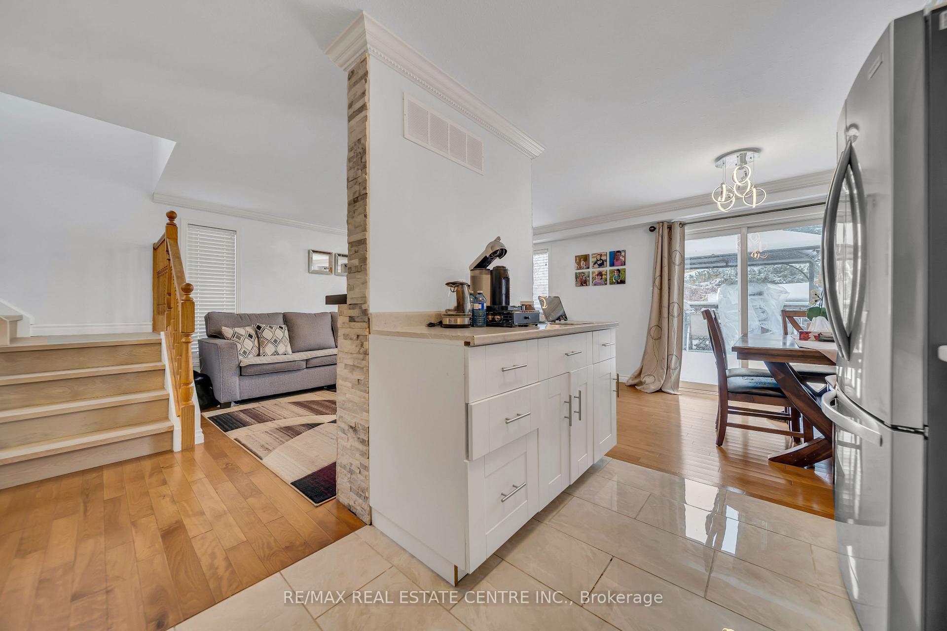 Photo 5 of 255 Prosperity Drive, Kitchener, Larentian West — HOMEH