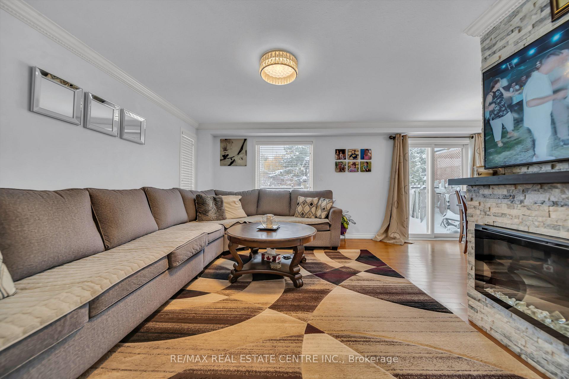 Photo 6 of 255 Prosperity Drive, Kitchener, Larentian West — HOMEH
