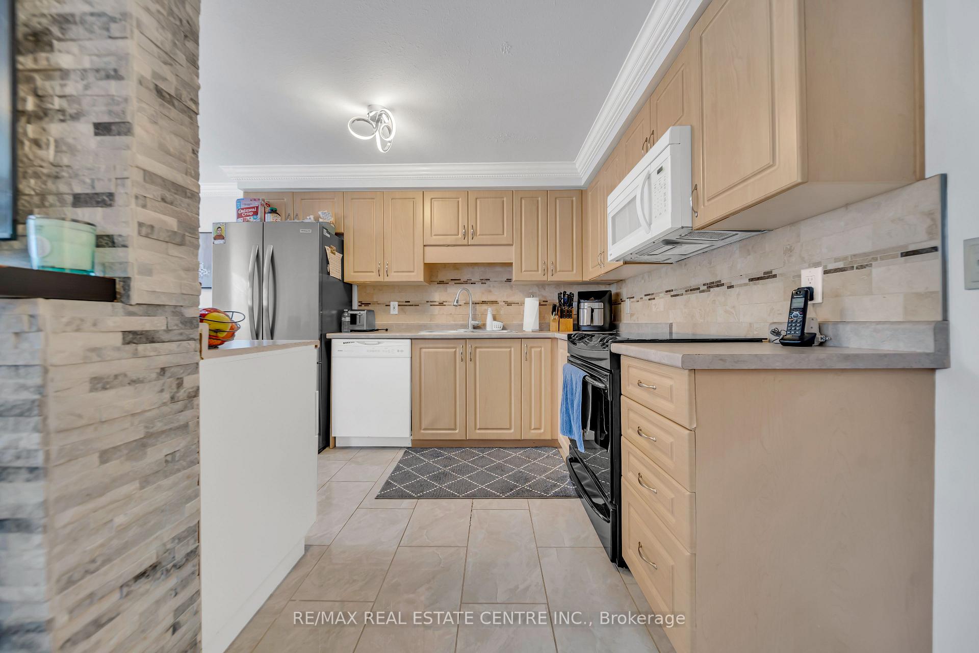 Photo 11 of 255 Prosperity Drive, Kitchener, Larentian West — HOMEH