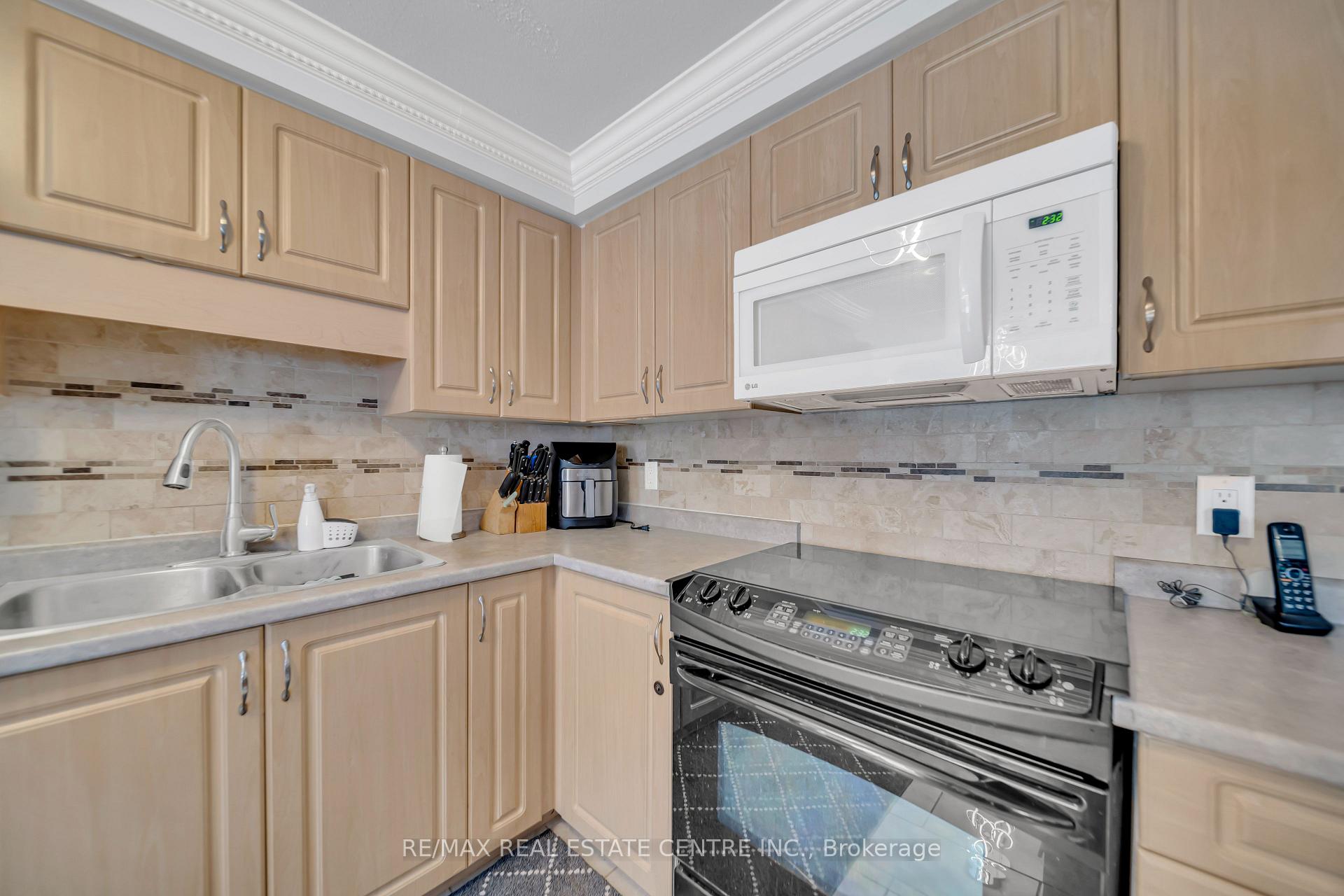 Photo 13 of 255 Prosperity Drive, Kitchener, Larentian West — HOMEH