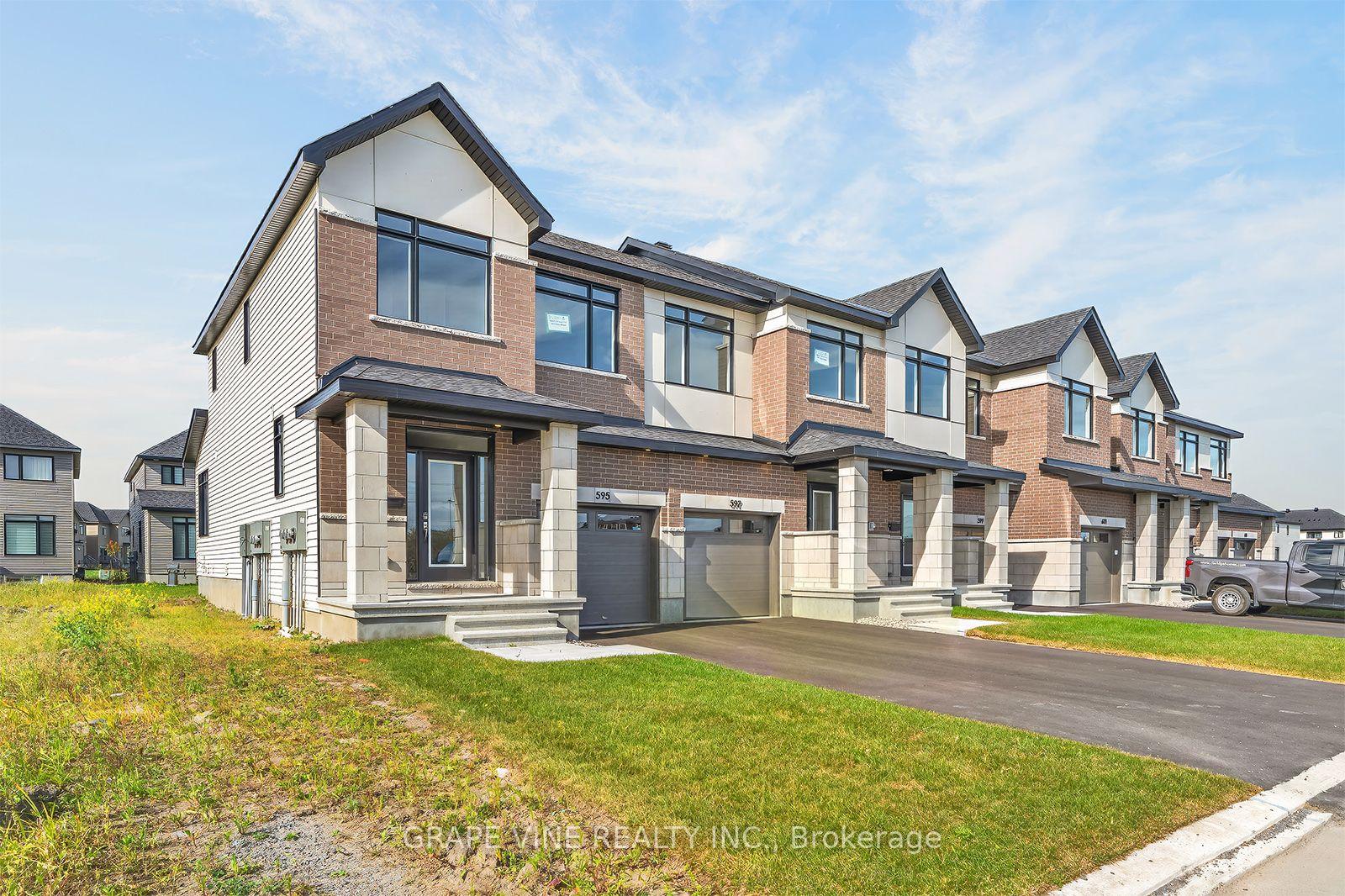 Photo 3 of 595 Arbia Ridge, Ottawa, Kanata - Emerald Meadows/Trailwest — HOMEH