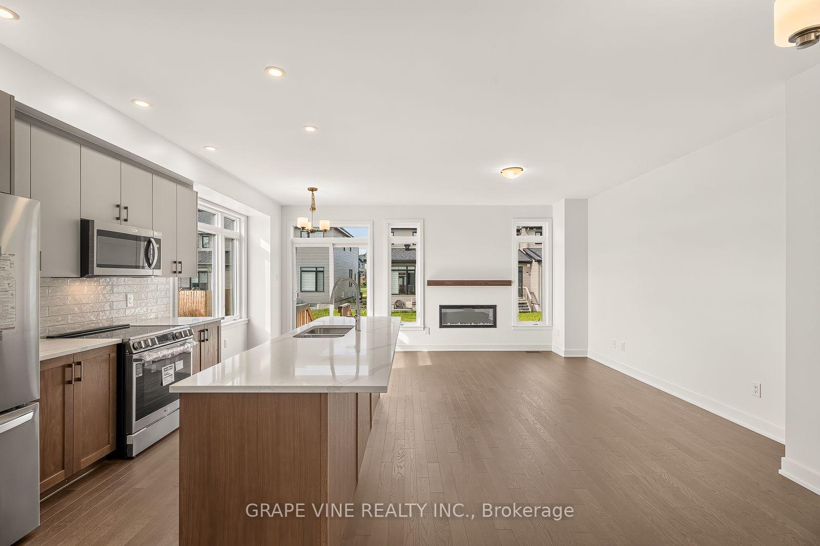 Photo 8 of 595 Arbia Ridge, Ottawa, Kanata - Emerald Meadows/Trailwest — HOMEH