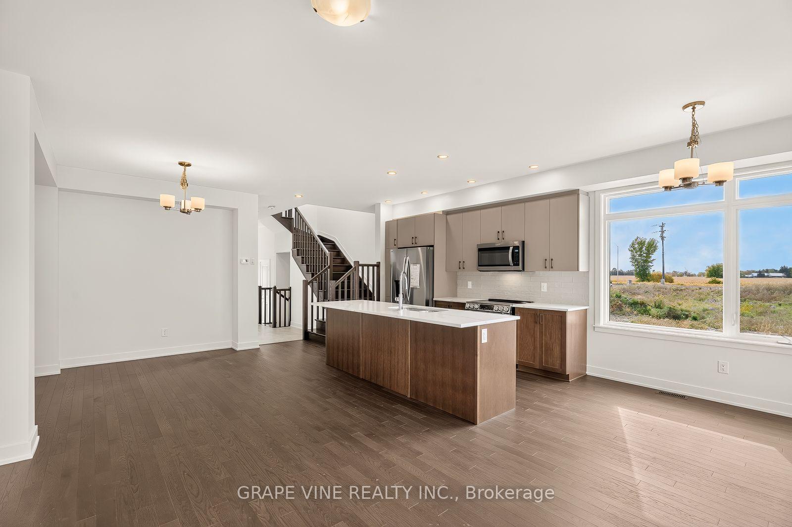 Photo 10 of 595 Arbia Ridge, Ottawa, Kanata - Emerald Meadows/Trailwest — HOMEH