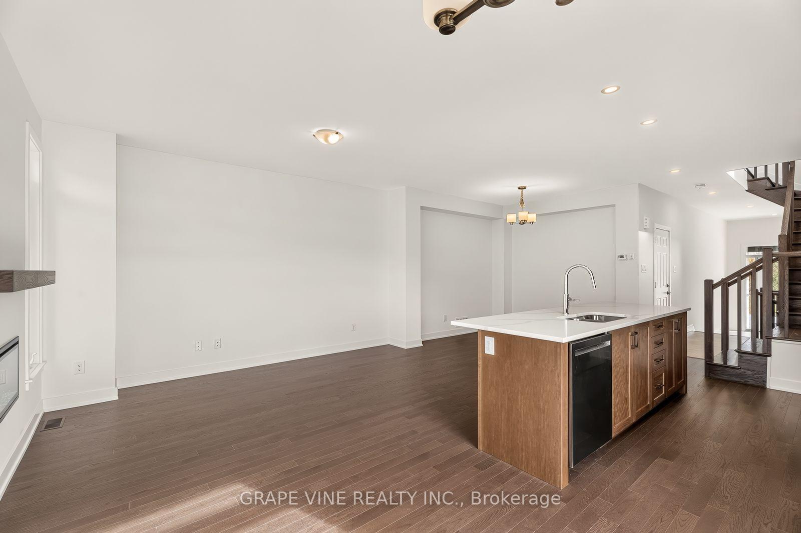 Photo 15 of 595 Arbia Ridge, Ottawa, Kanata - Emerald Meadows/Trailwest — HOMEH