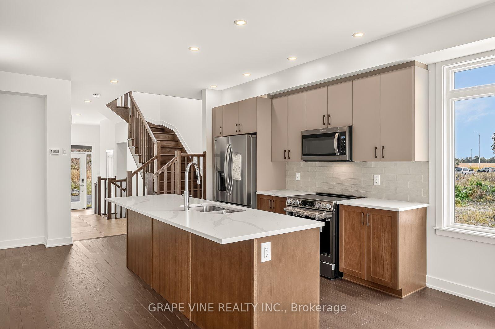 Photo 16 of 595 Arbia Ridge, Ottawa, Kanata - Emerald Meadows/Trailwest — HOMEH