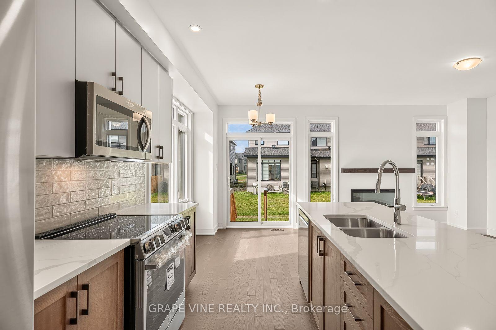 Photo 18 of 595 Arbia Ridge, Ottawa, Kanata - Emerald Meadows/Trailwest — HOMEH