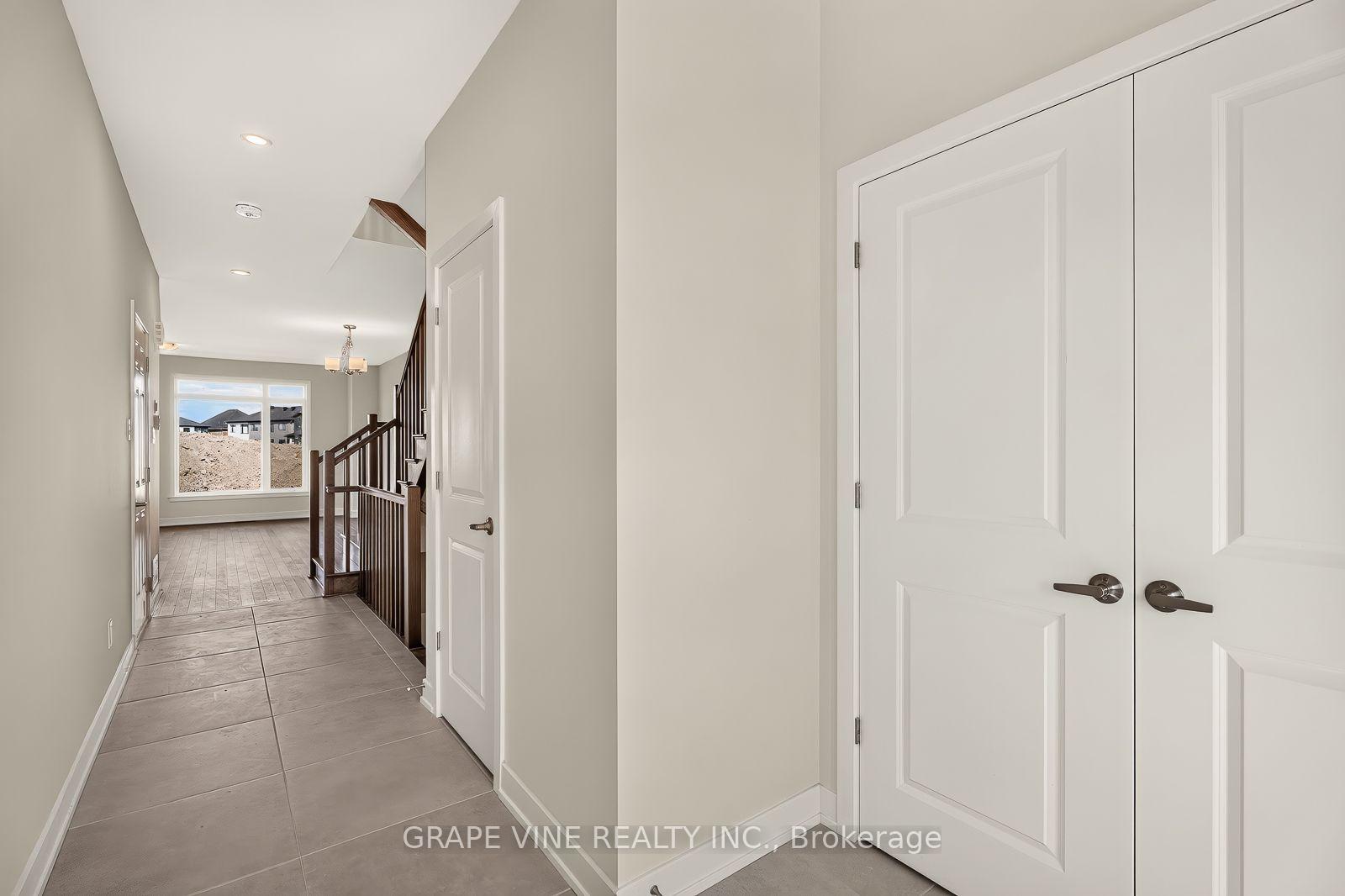 Photo 5 of 738 Caminar Terrace, Ottawa, Kanata - Emerald Meadows/Trailwest — HOMEH