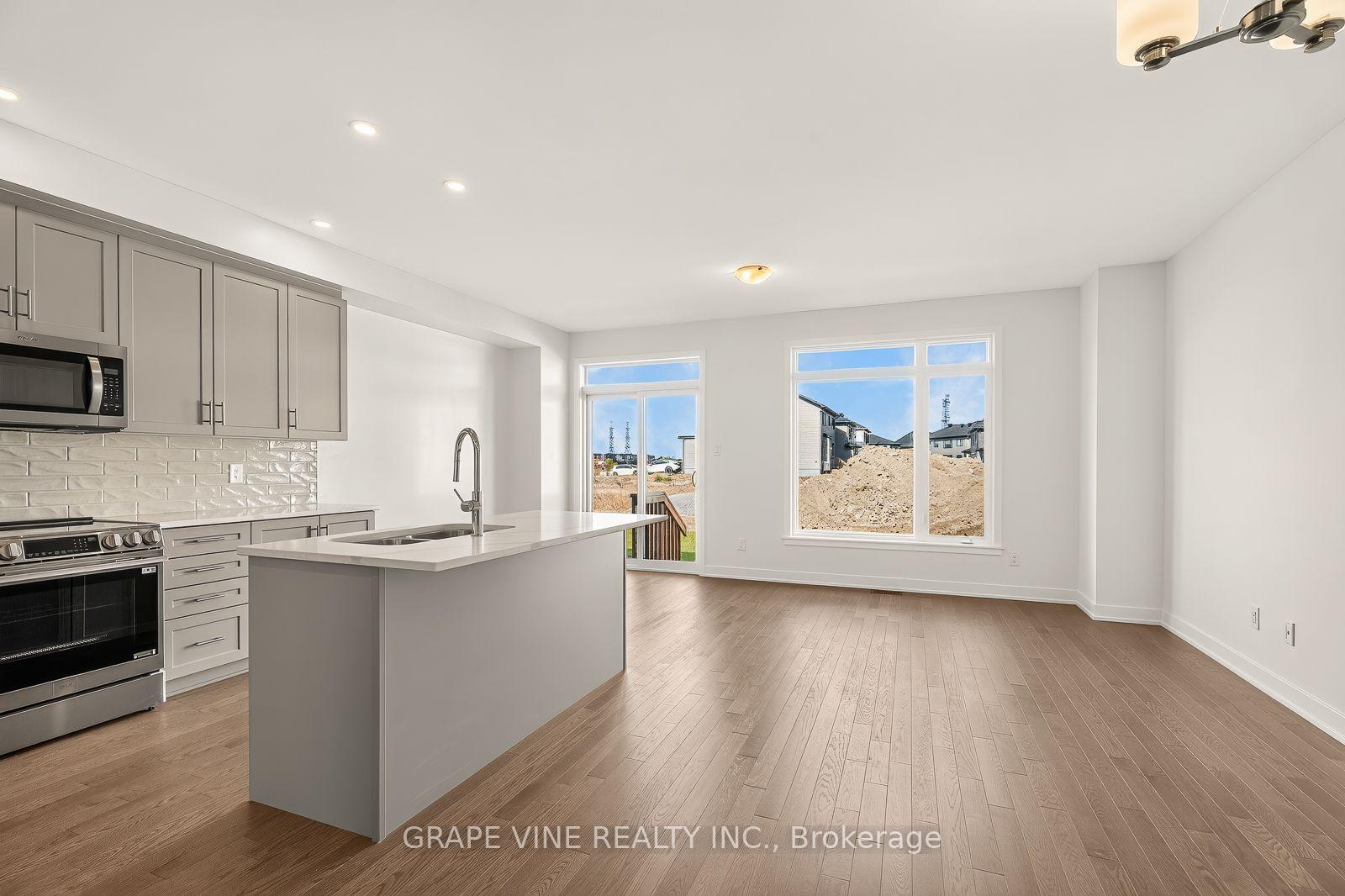 Photo 8 of 738 Caminar Terrace, Ottawa, Kanata - Emerald Meadows/Trailwest — HOMEH