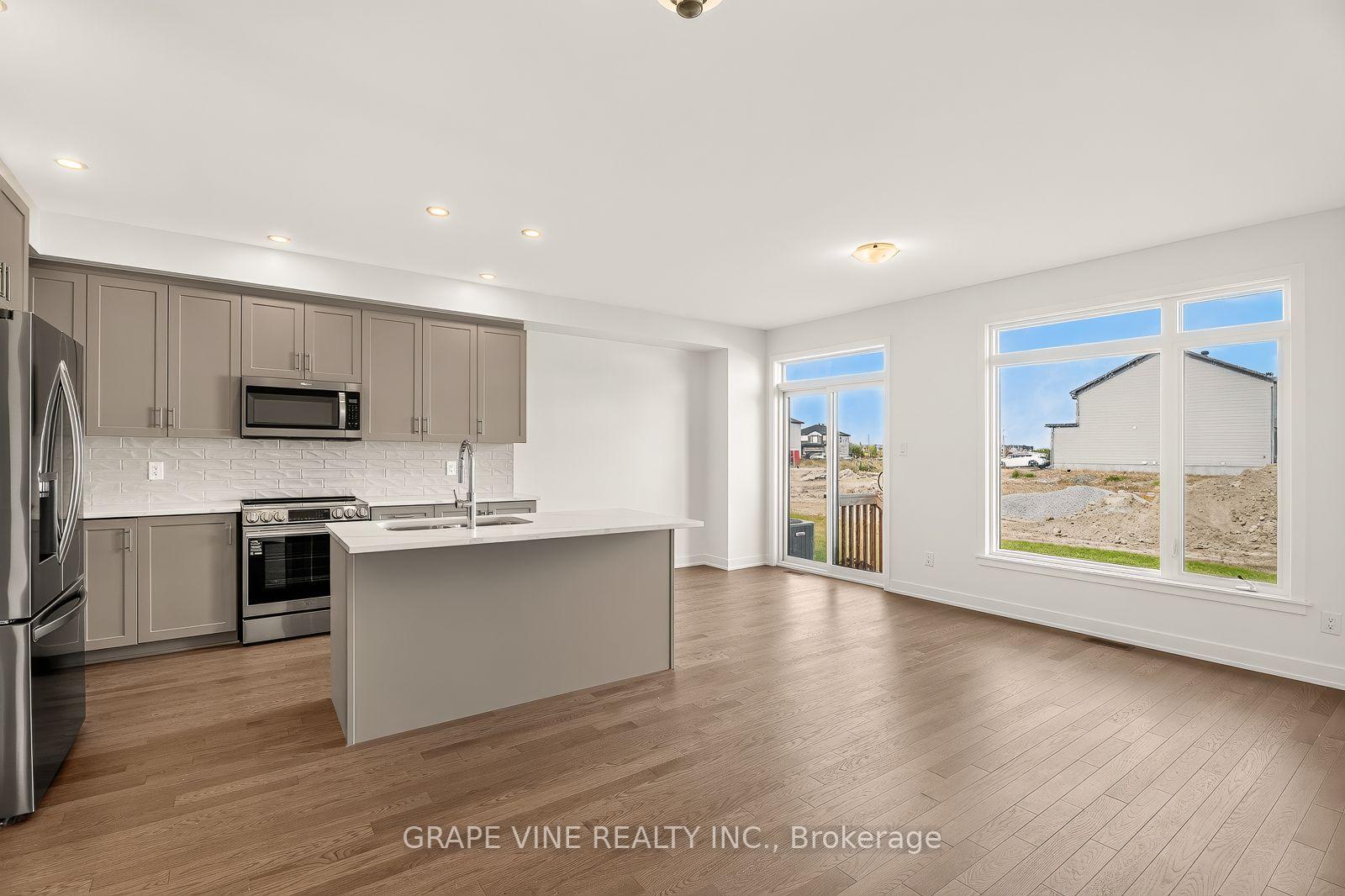 Photo 9 of 738 Caminar Terrace, Ottawa, Kanata - Emerald Meadows/Trailwest — HOMEH