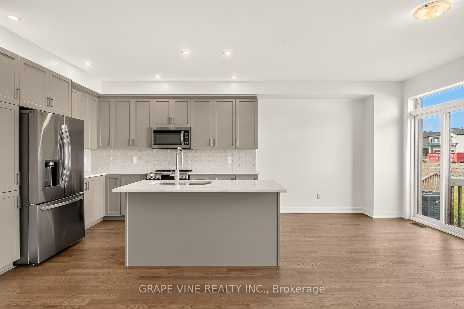 Photo 12 of 738 Caminar Terrace, Ottawa, Kanata - Emerald Meadows/Trailwest — HOMEH
