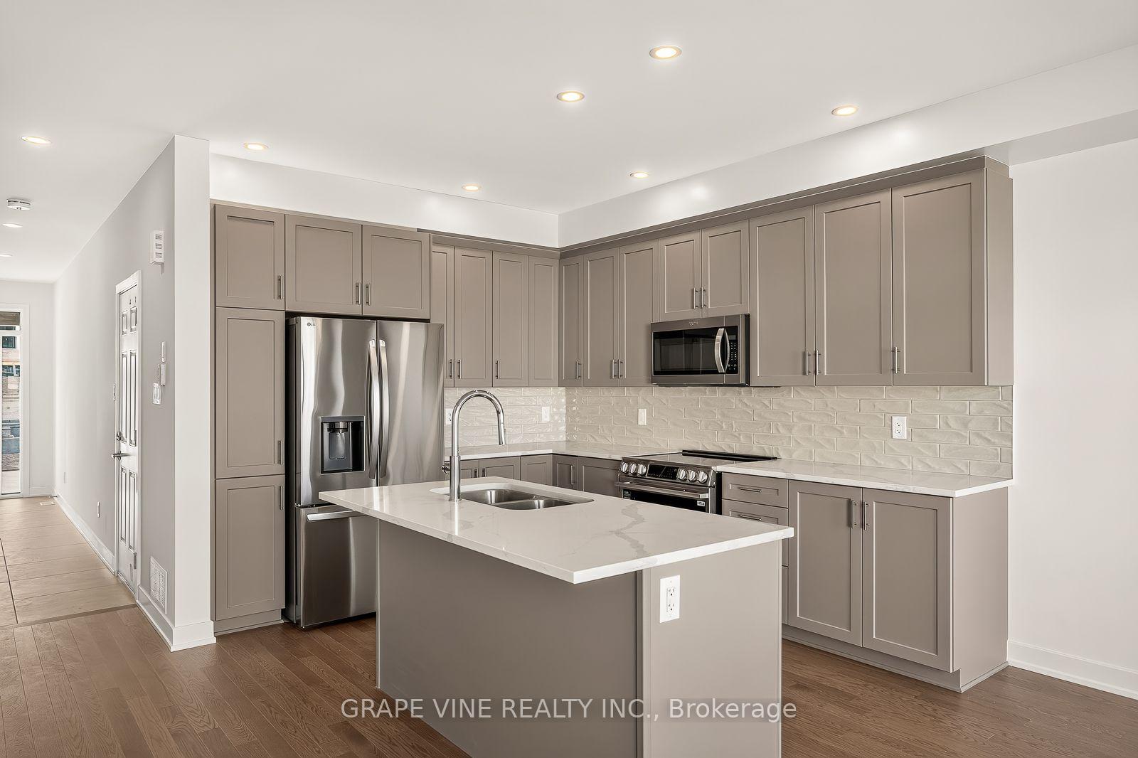 Photo 15 of 738 Caminar Terrace, Ottawa, Kanata - Emerald Meadows/Trailwest — HOMEH