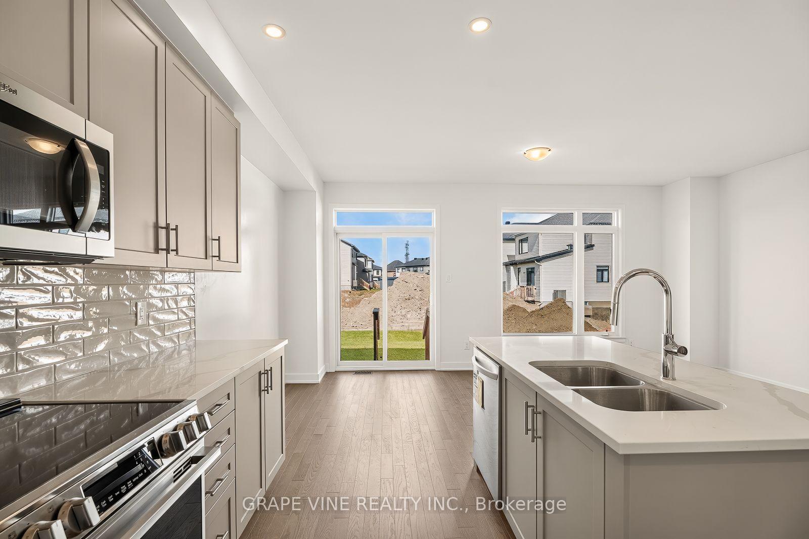 Photo 17 of 738 Caminar Terrace, Ottawa, Kanata - Emerald Meadows/Trailwest — HOMEH