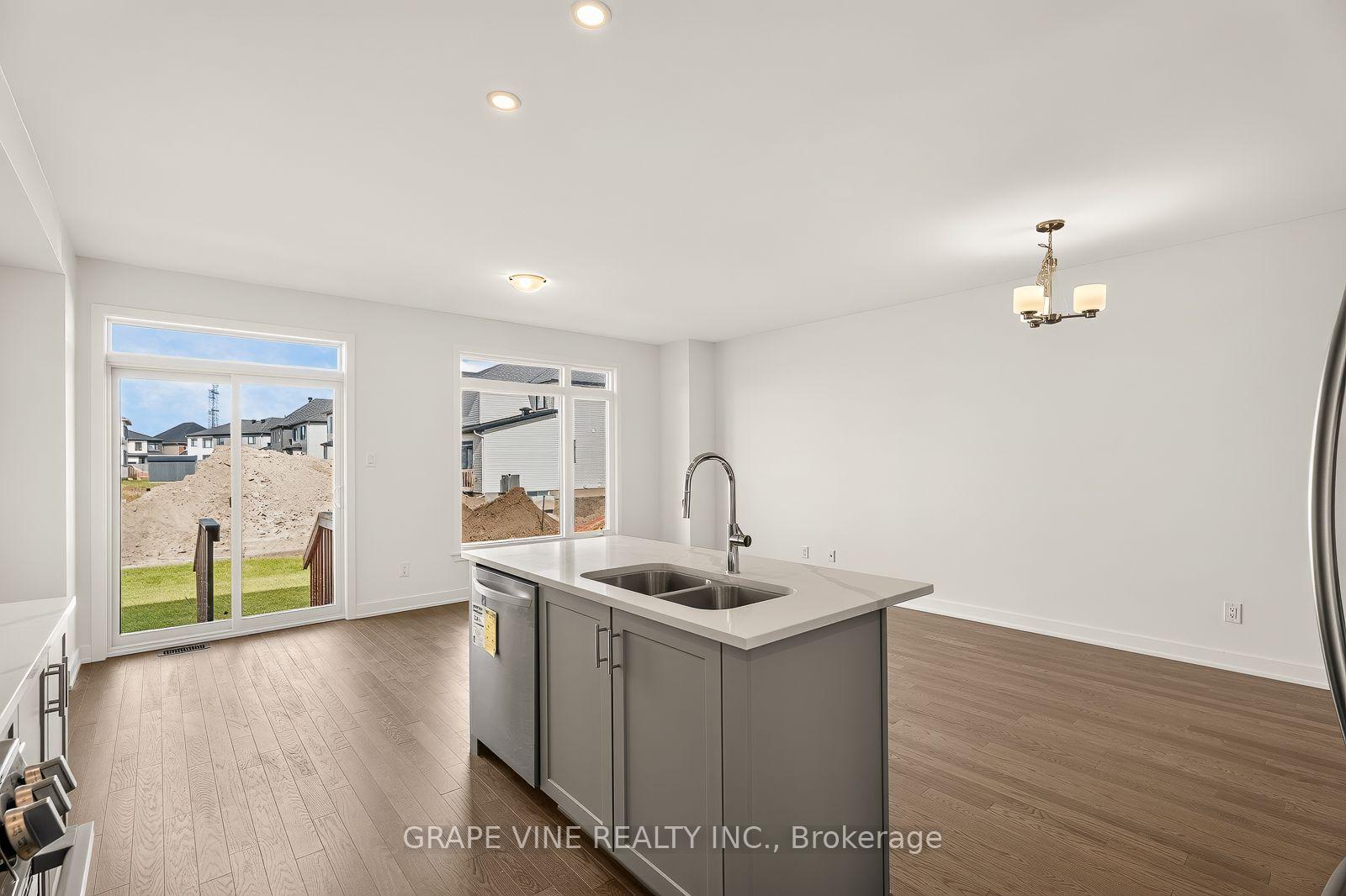 Photo 18 of 738 Caminar Terrace, Ottawa, Kanata - Emerald Meadows/Trailwest — HOMEH