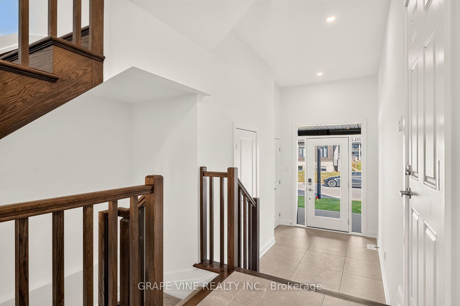 Photo 4 of 76 San Felice Circle, Ottawa, Kanata - Emerald Meadows/Trailwest — HOMEH