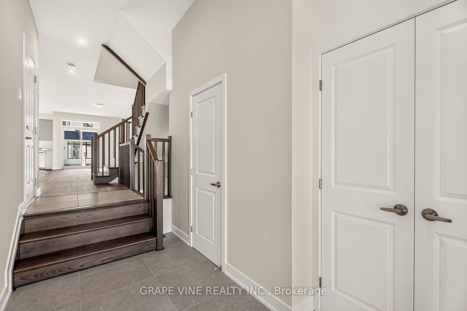 Photo 5 of 76 San Felice Circle, Ottawa, Kanata - Emerald Meadows/Trailwest — HOMEH