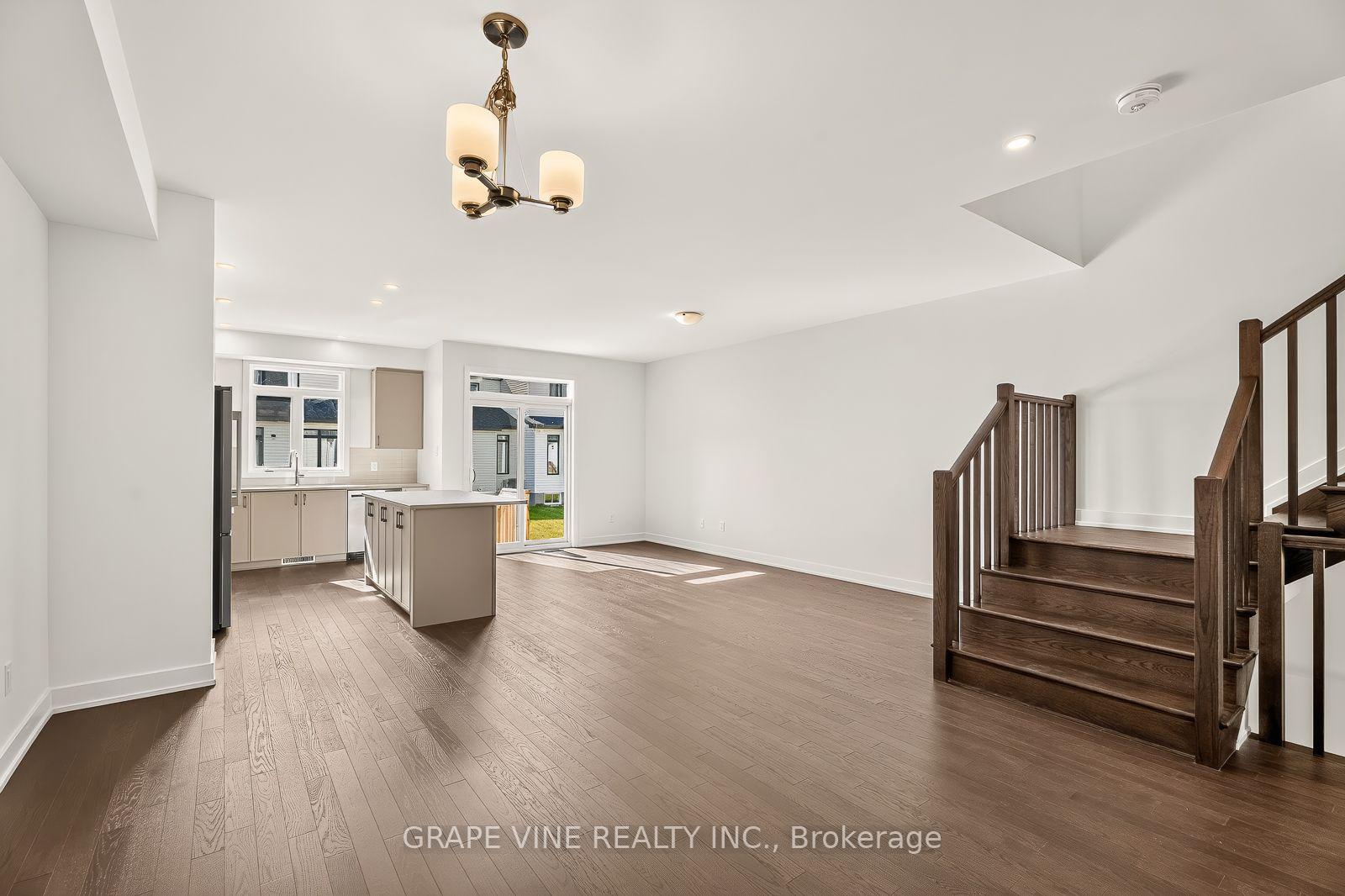 Photo 7 of 76 San Felice Circle, Ottawa, Kanata - Emerald Meadows/Trailwest — HOMEH