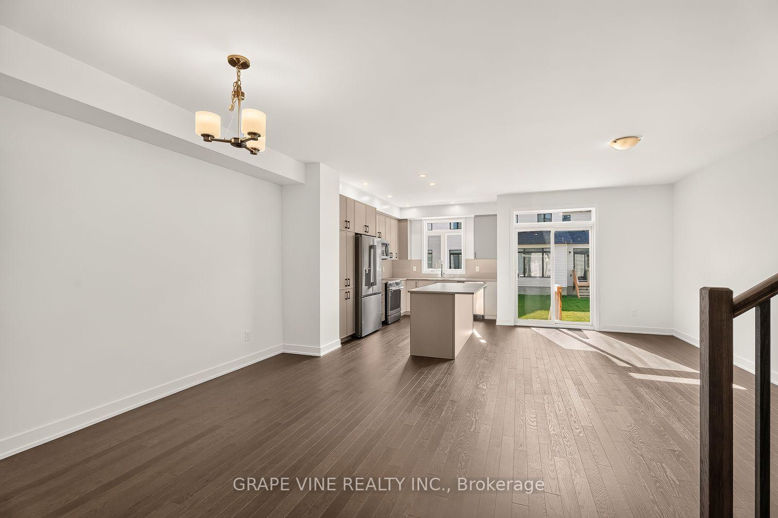 Photo 8 of 76 San Felice Circle, Ottawa, Kanata - Emerald Meadows/Trailwest — HOMEH