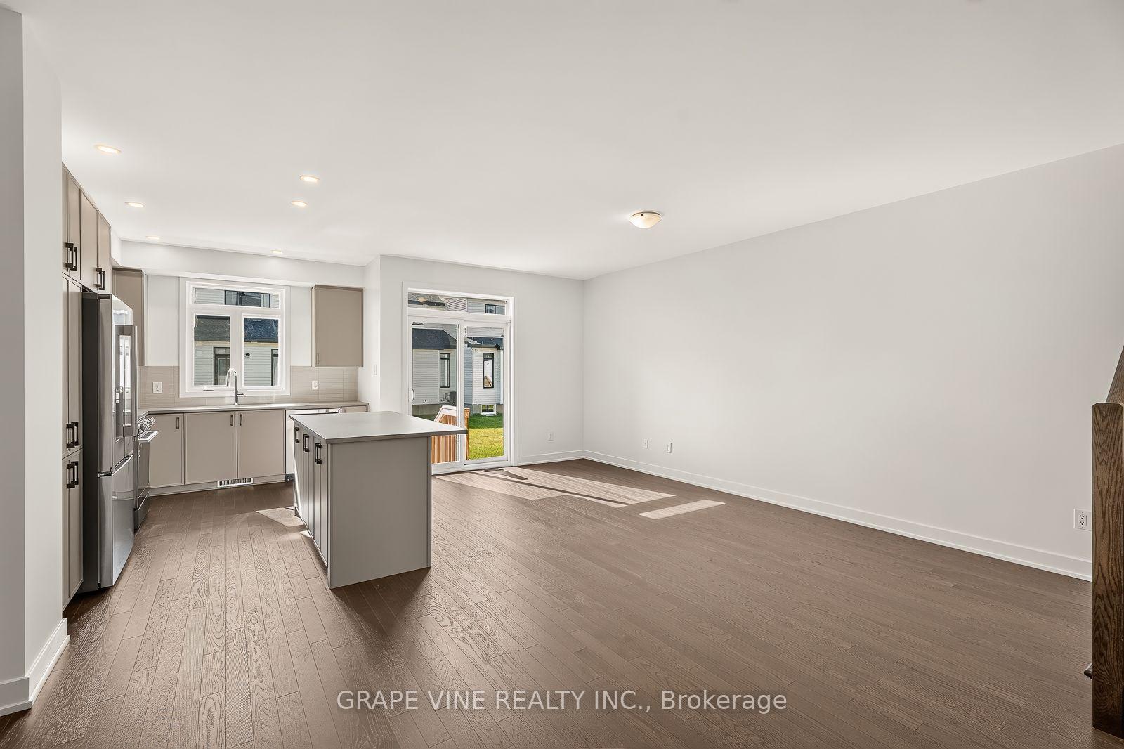 Photo 10 of 76 San Felice Circle, Ottawa, Kanata - Emerald Meadows/Trailwest — HOMEH