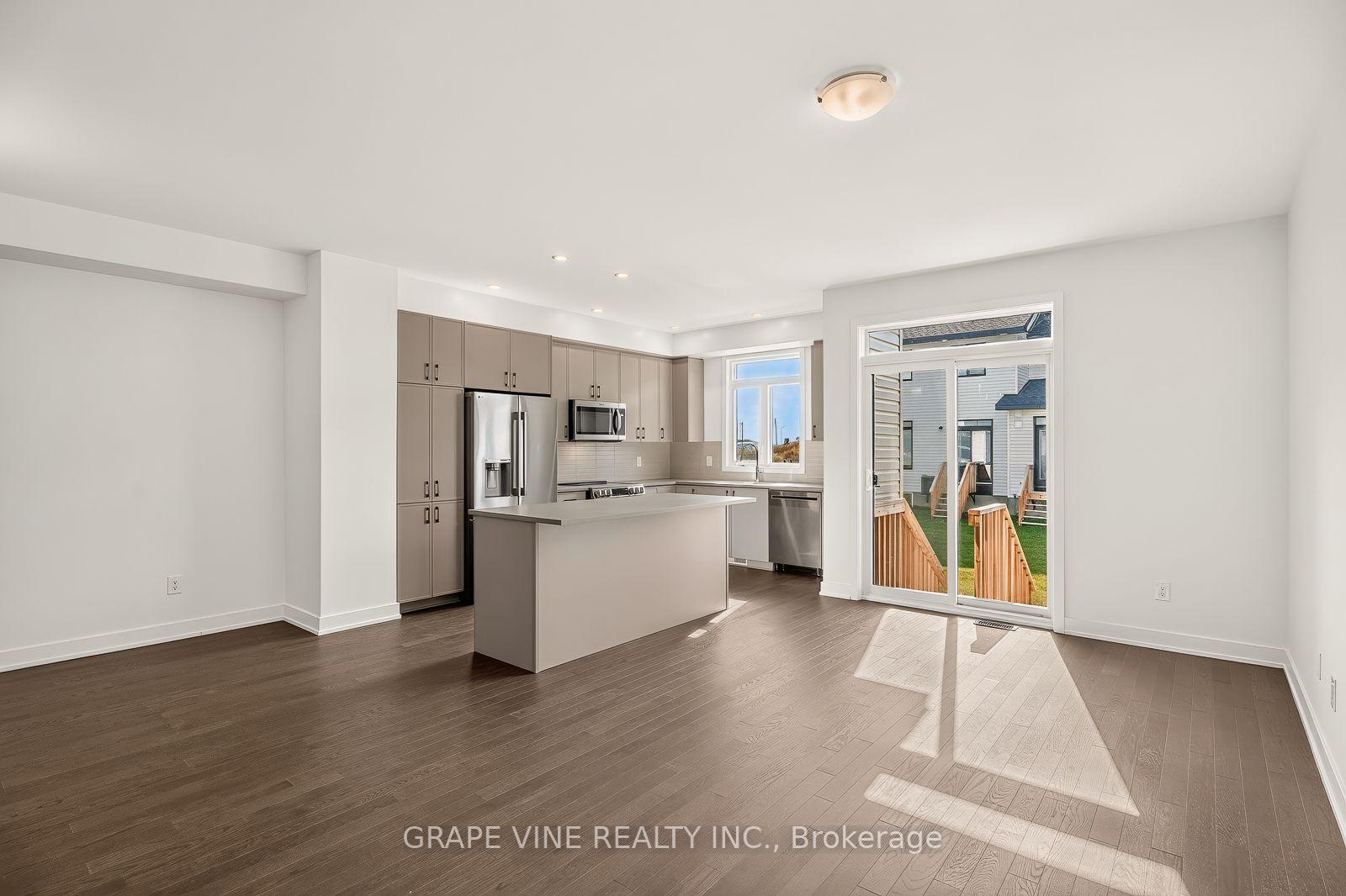 Photo 11 of 76 San Felice Circle, Ottawa, Kanata - Emerald Meadows/Trailwest — HOMEH