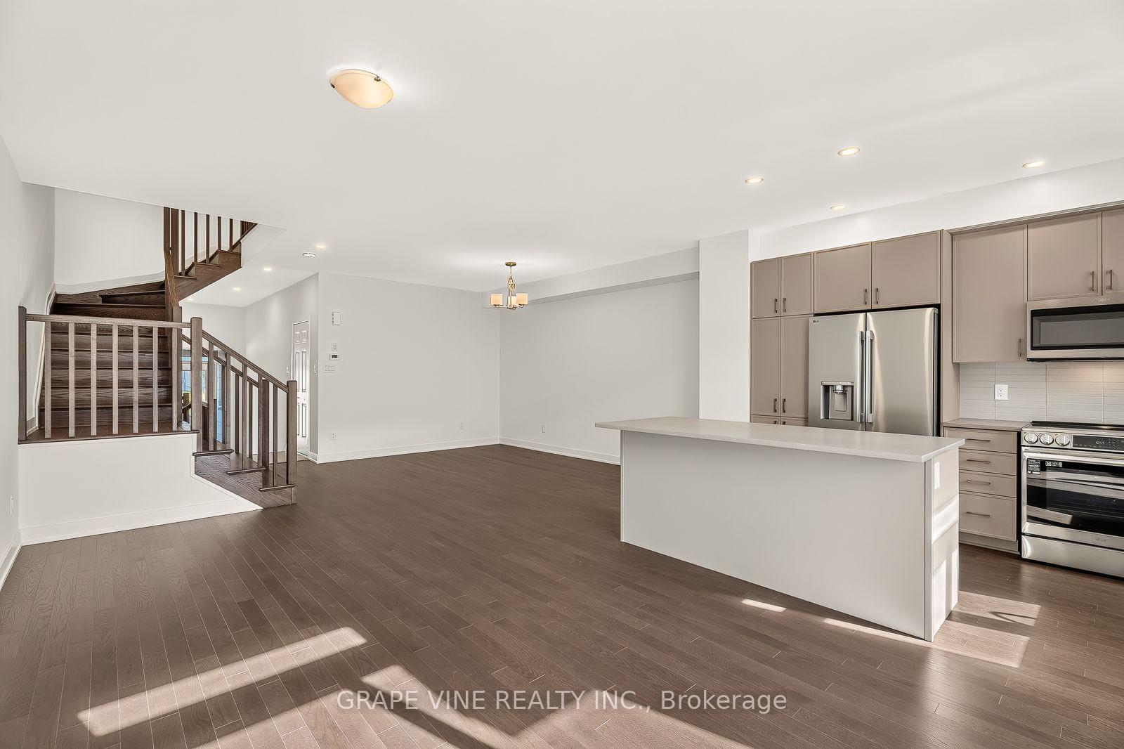 Photo 13 of 76 San Felice Circle, Ottawa, Kanata - Emerald Meadows/Trailwest — HOMEH