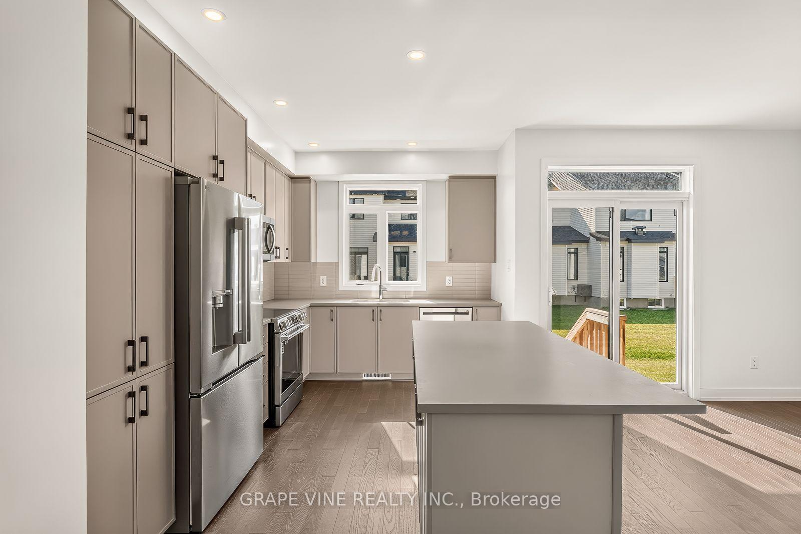 Photo 14 of 76 San Felice Circle, Ottawa, Kanata - Emerald Meadows/Trailwest — HOMEH