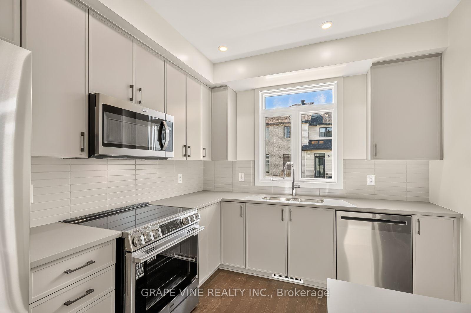 Photo 15 of 76 San Felice Circle, Ottawa, Kanata - Emerald Meadows/Trailwest — HOMEH