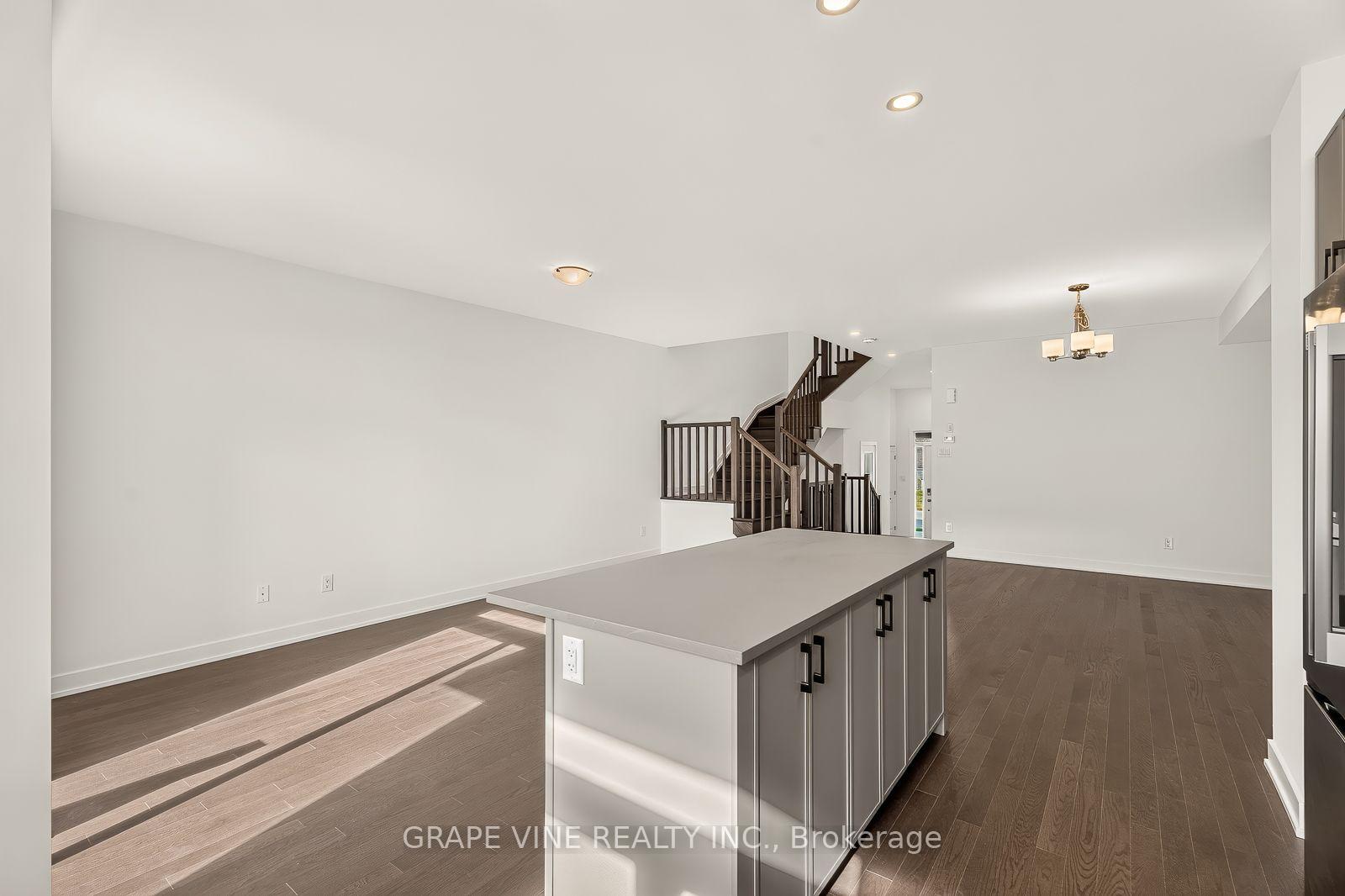 Photo 16 of 76 San Felice Circle, Ottawa, Kanata - Emerald Meadows/Trailwest — HOMEH