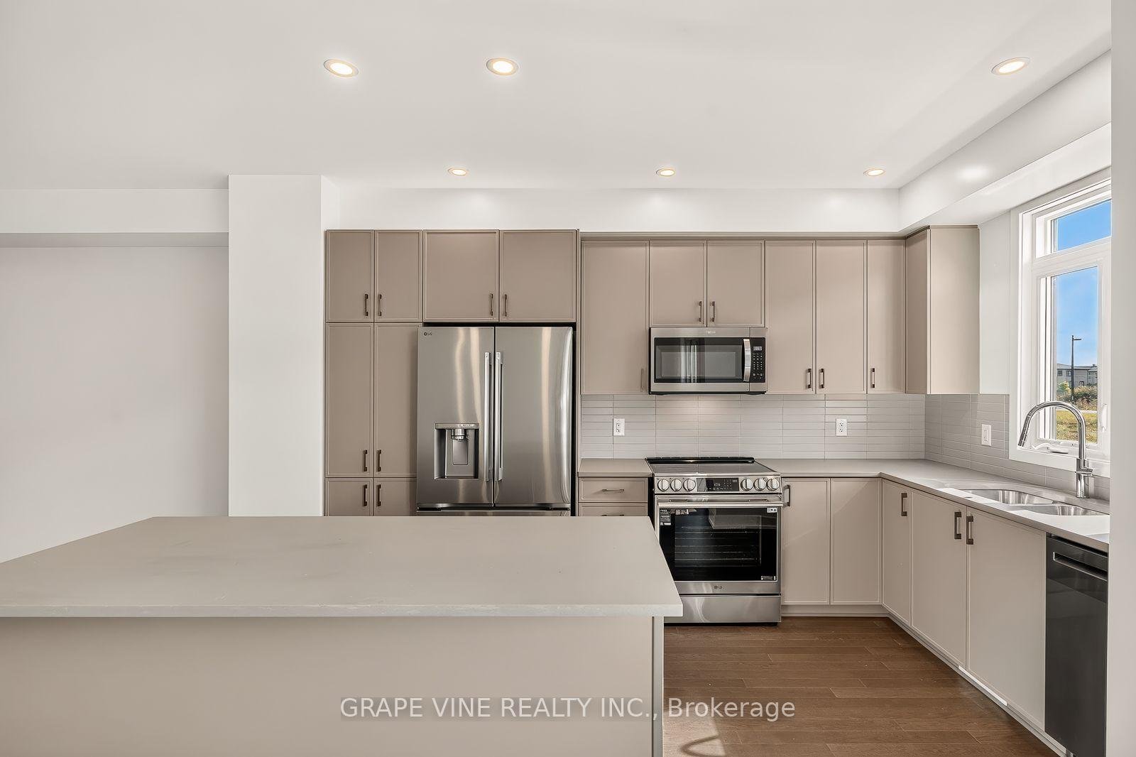 Photo 17 of 76 San Felice Circle, Ottawa, Kanata - Emerald Meadows/Trailwest — HOMEH