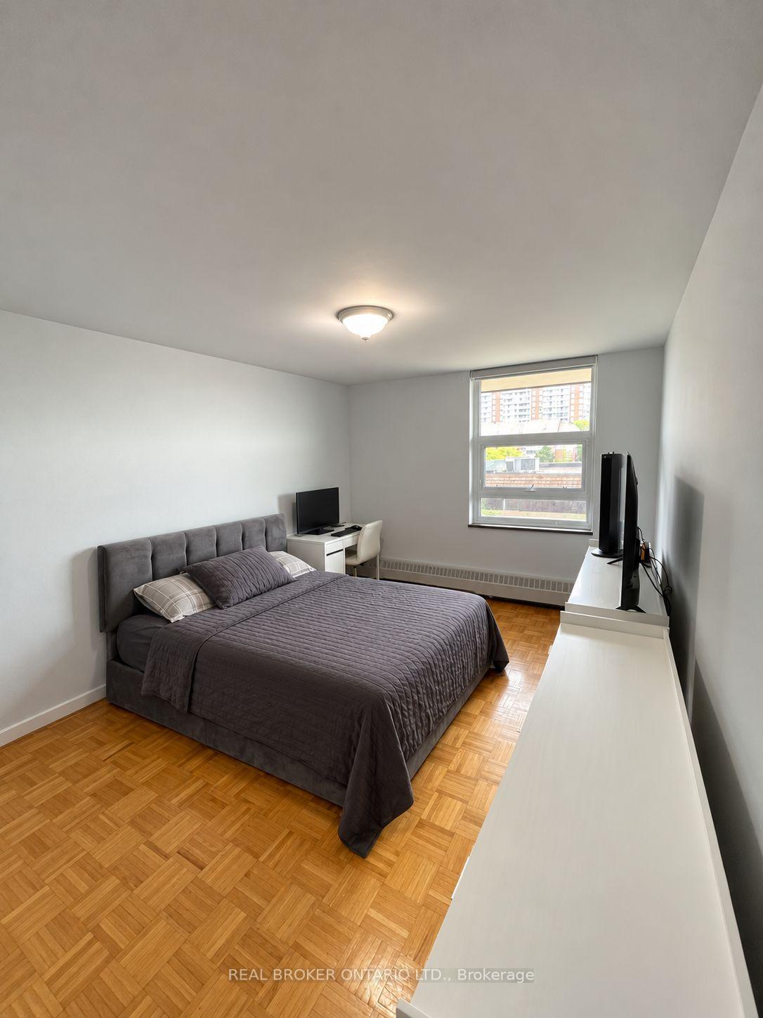 Photo 4 of Unit 414, 455 Sentinel Road, North York, York University Heights — HOMEH