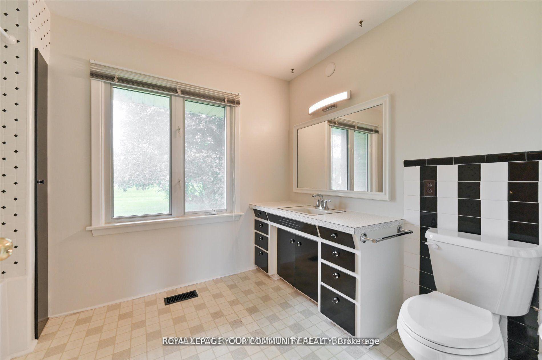 Photo 17 of 6162 Highway 9, King, Schomberg — HOMEH