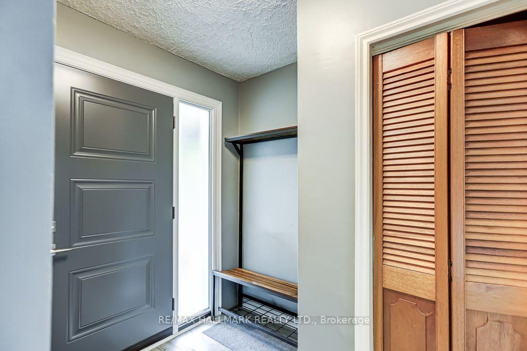 Photo 3 of 39 Calumet Crescent, Scarborough, Woburn — HOMEH