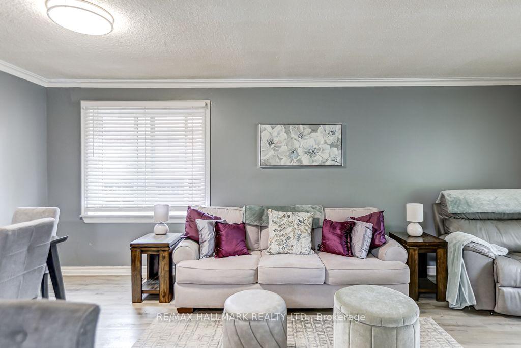Photo 4 of 39 Calumet Crescent, Scarborough, Woburn — HOMEH