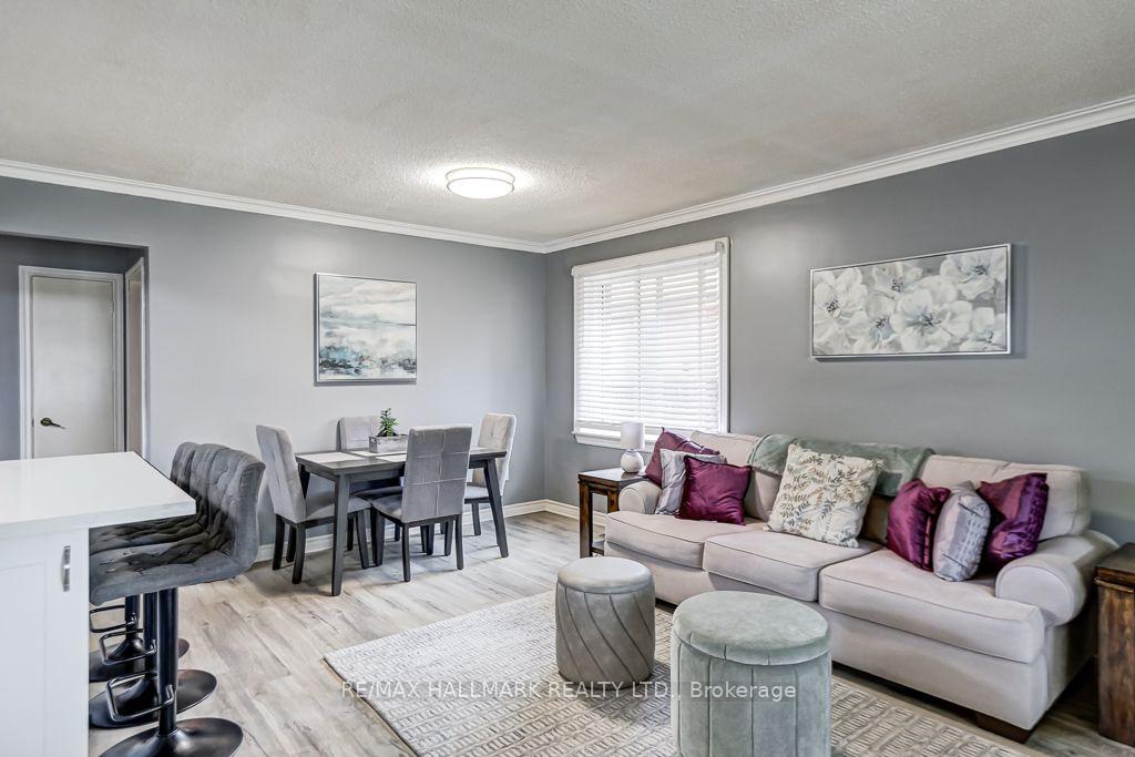 Photo 5 of 39 Calumet Crescent, Scarborough, Woburn — HOMEH