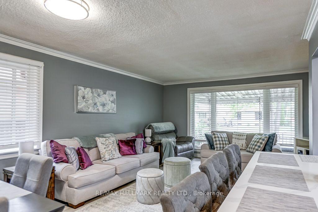 Photo 9 of 39 Calumet Crescent, Scarborough, Woburn — HOMEH