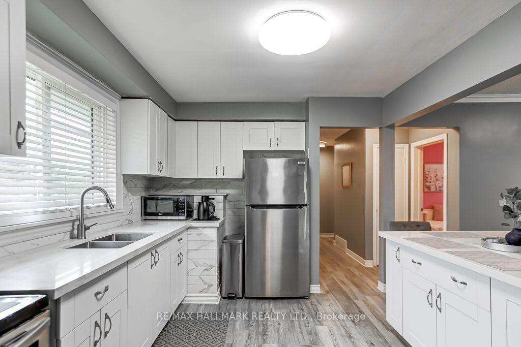 Photo 10 of 39 Calumet Crescent, Scarborough, Woburn — HOMEH