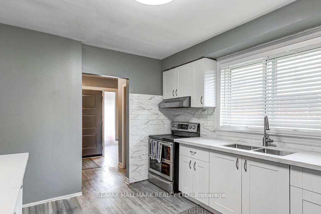 Photo 11 of 39 Calumet Crescent, Scarborough, Woburn — HOMEH