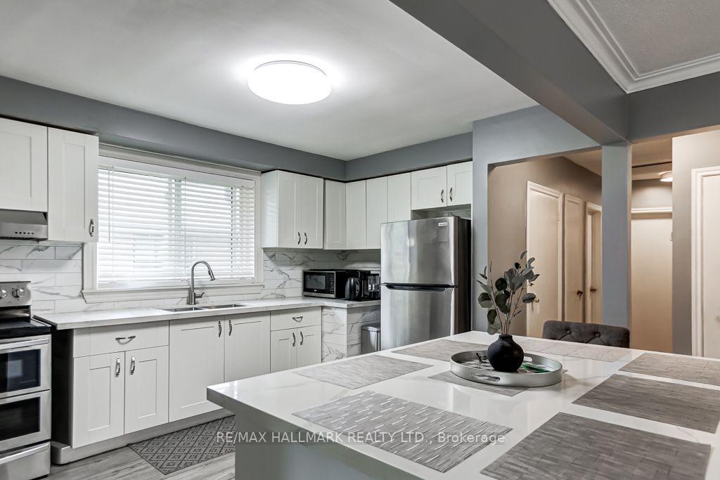 Photo 12 of 39 Calumet Crescent, Scarborough, Woburn — HOMEH