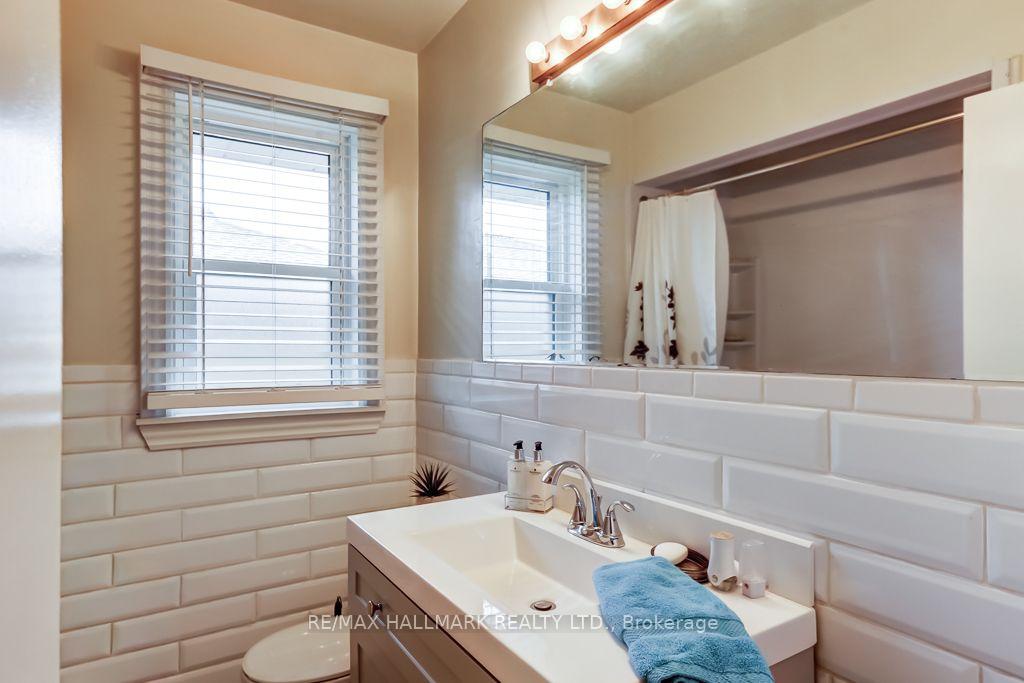 Photo 16 of 39 Calumet Crescent, Scarborough, Woburn — HOMEH