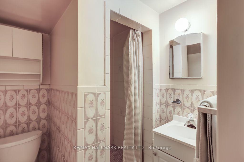 Photo 24 of 39 Calumet Crescent, Scarborough, Woburn — HOMEH