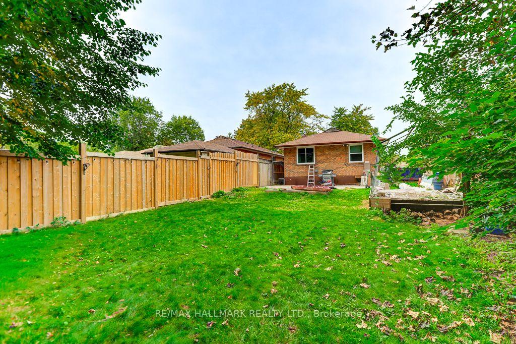 Photo 25 of 39 Calumet Crescent, Scarborough, Woburn — HOMEH