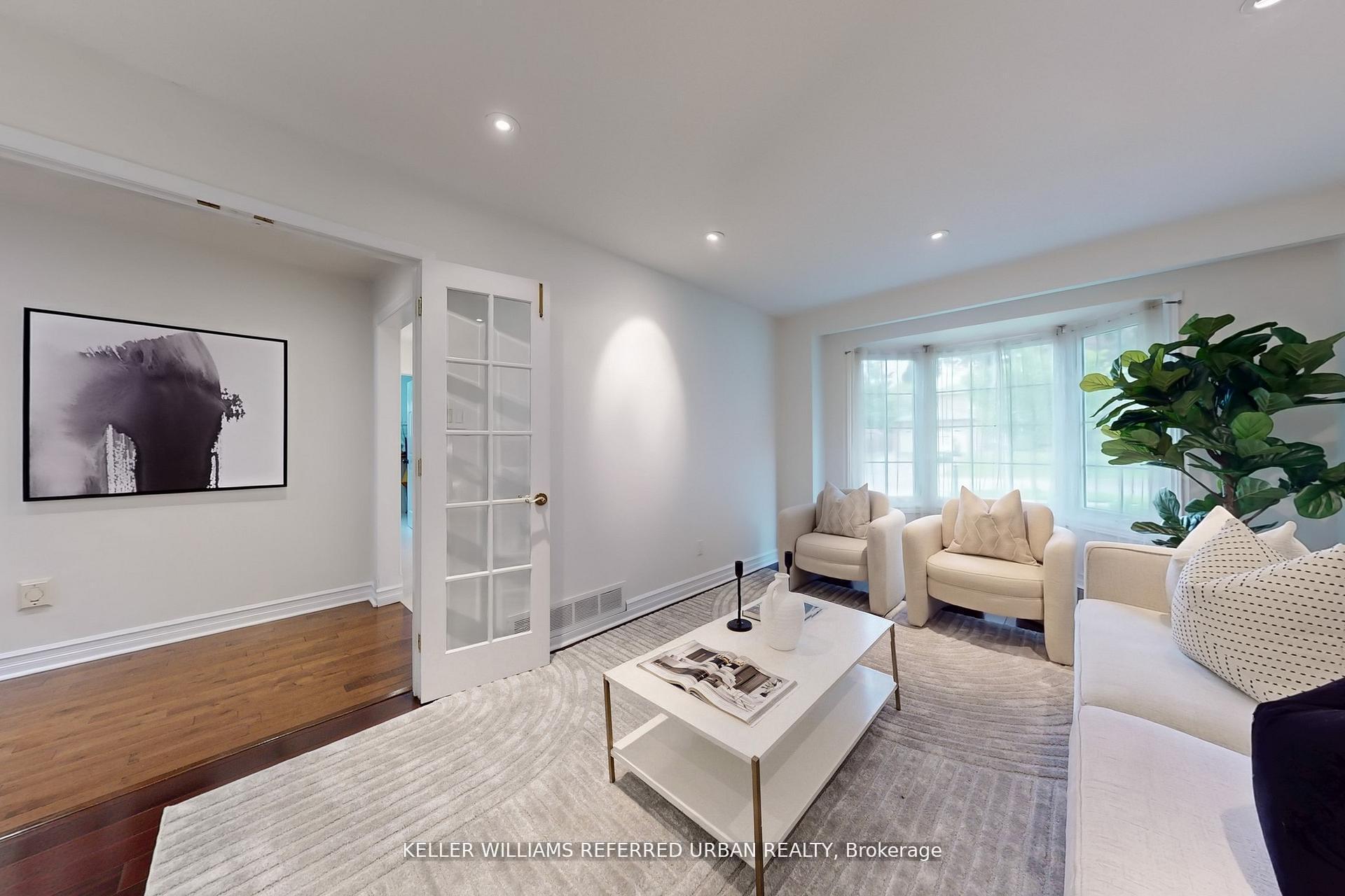 Photo 2 of 158 Walton Drive, Aurora, Aurora Village — HOMEH