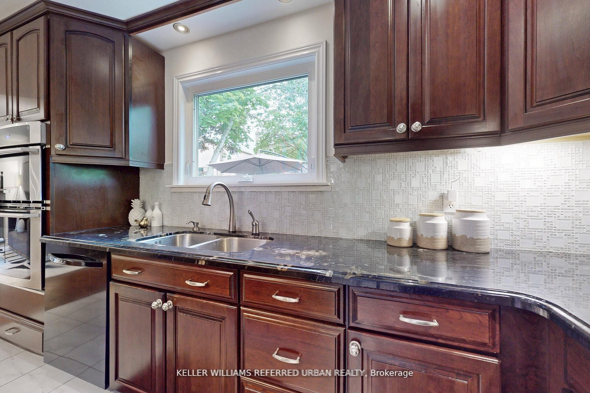 Photo 10 of 158 Walton Drive, Aurora, Aurora Village — HOMEH