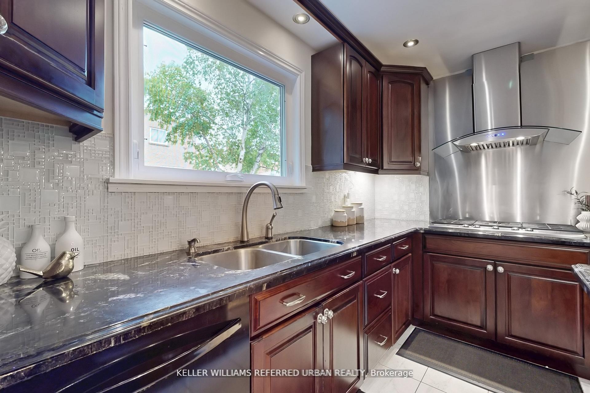 Photo 11 of 158 Walton Drive, Aurora, Aurora Village — HOMEH