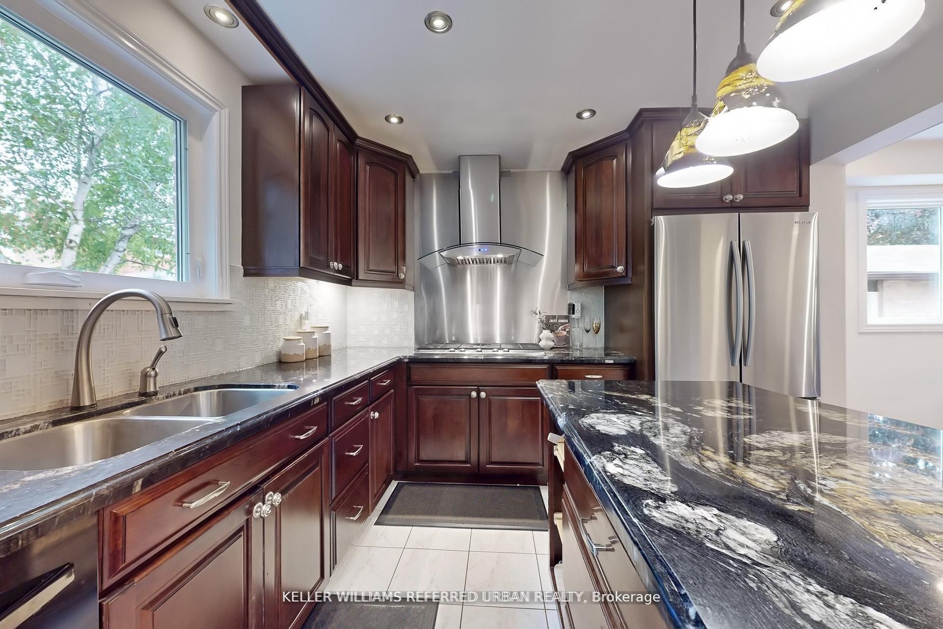 Photo 12 of 158 Walton Drive, Aurora, Aurora Village — HOMEH