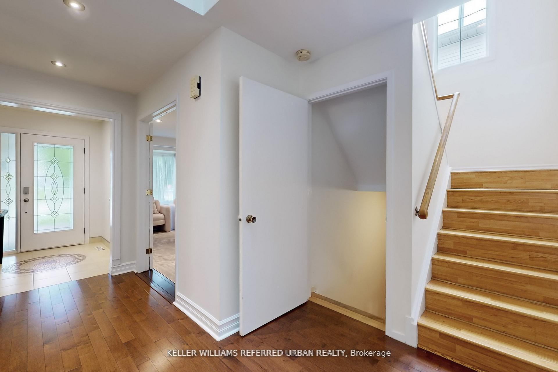 Photo 15 of 158 Walton Drive, Aurora, Aurora Village — HOMEH