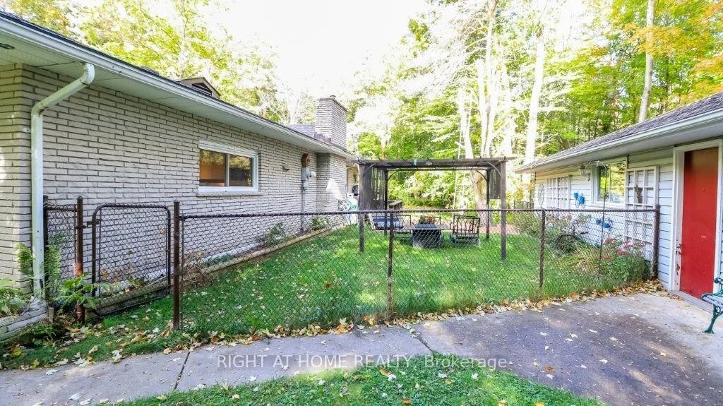 Photo 64 of 1602 County 92 Road, Springwater, Rural Springwater — HOMEH