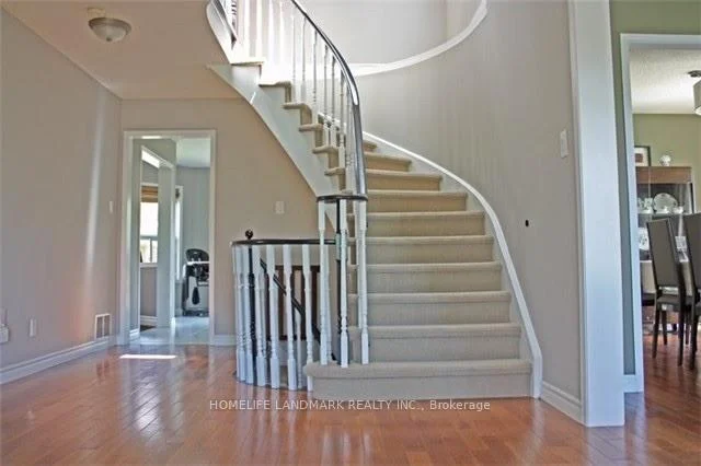 Photo 3 of 1 Hill Court, Barrie, Bayshore — HOMEH