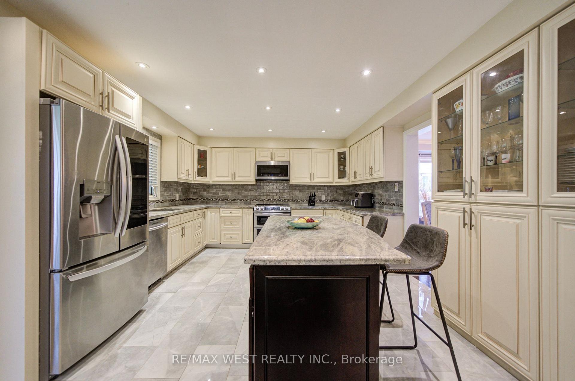 Photo 9 of 114 Robert Adams Drive, Clarington, Courtice — HOMEH
