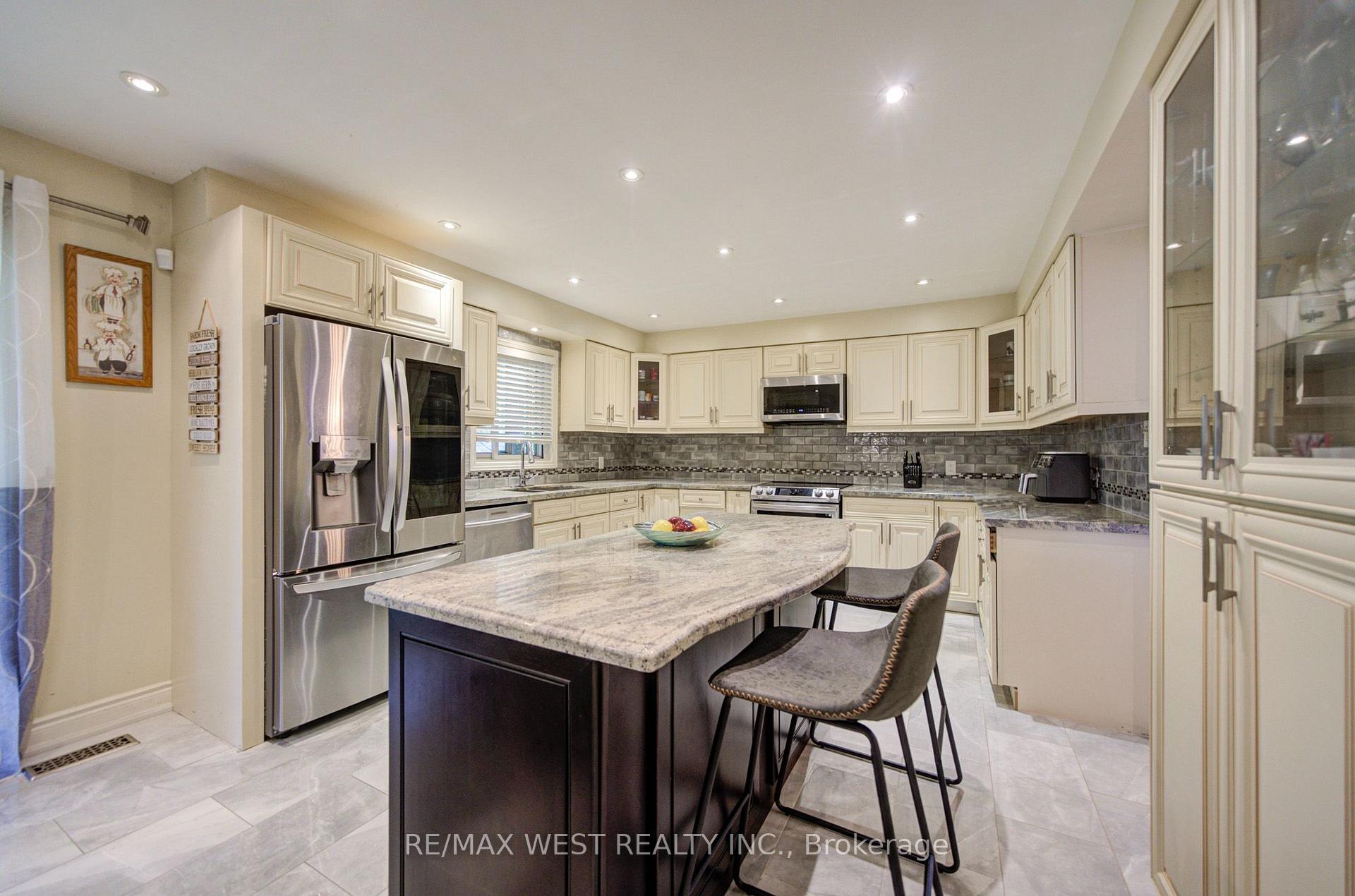 Photo 11 of 114 Robert Adams Drive, Clarington, Courtice — HOMEH