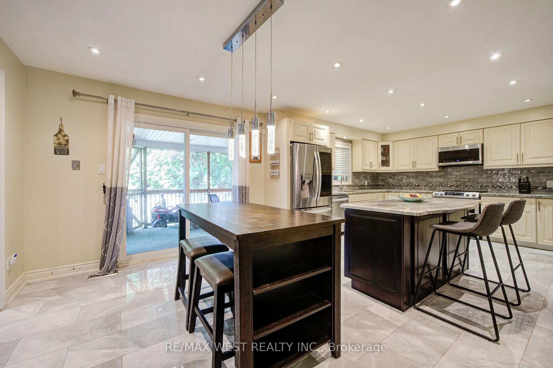 Photo 12 of 114 Robert Adams Drive, Clarington, Courtice — HOMEH